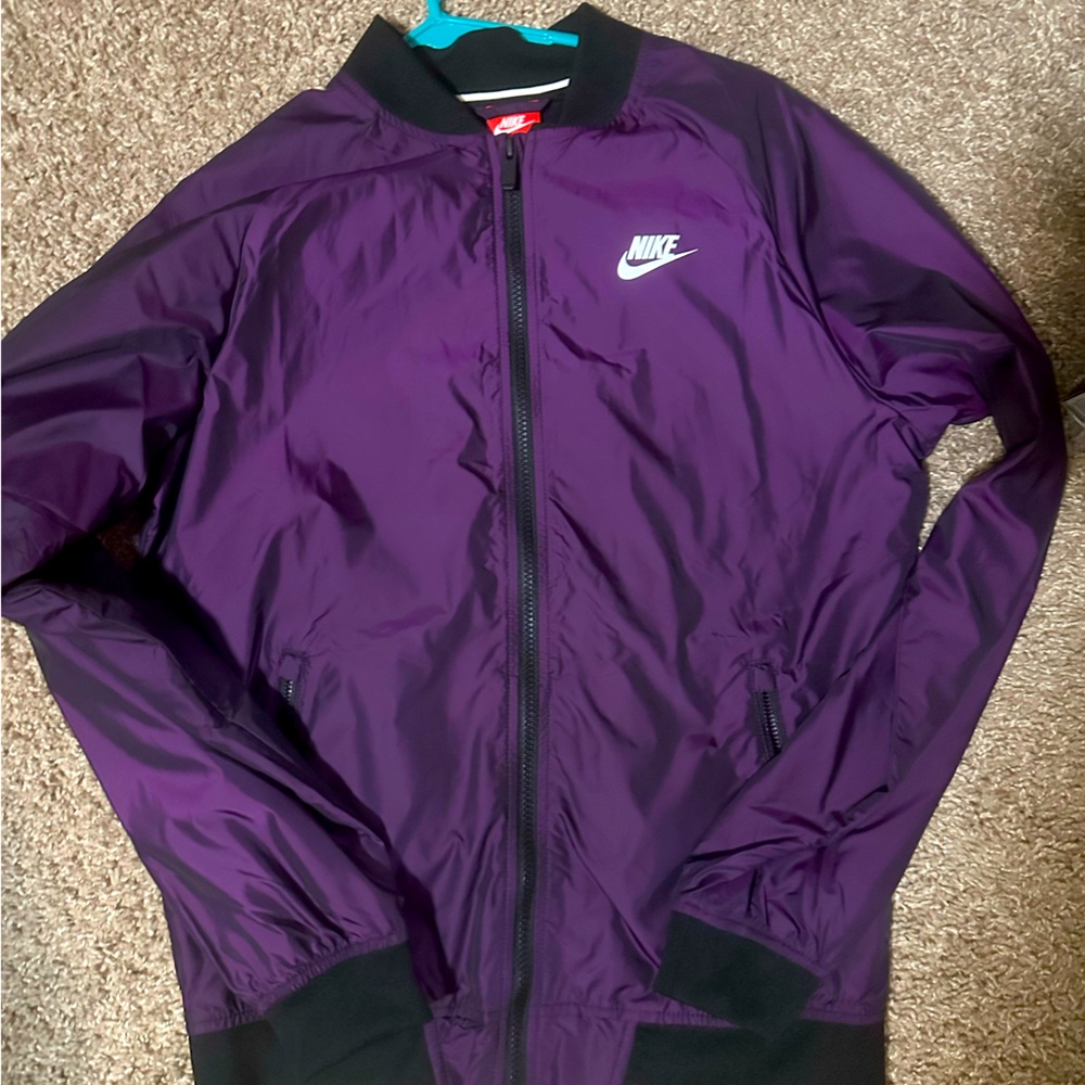 Men’s purple windbreaker